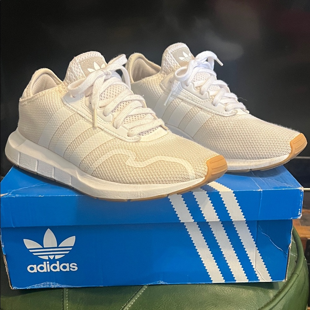 ADIDAS SWIFT RUN X SNEAKERS SIZE 9.5